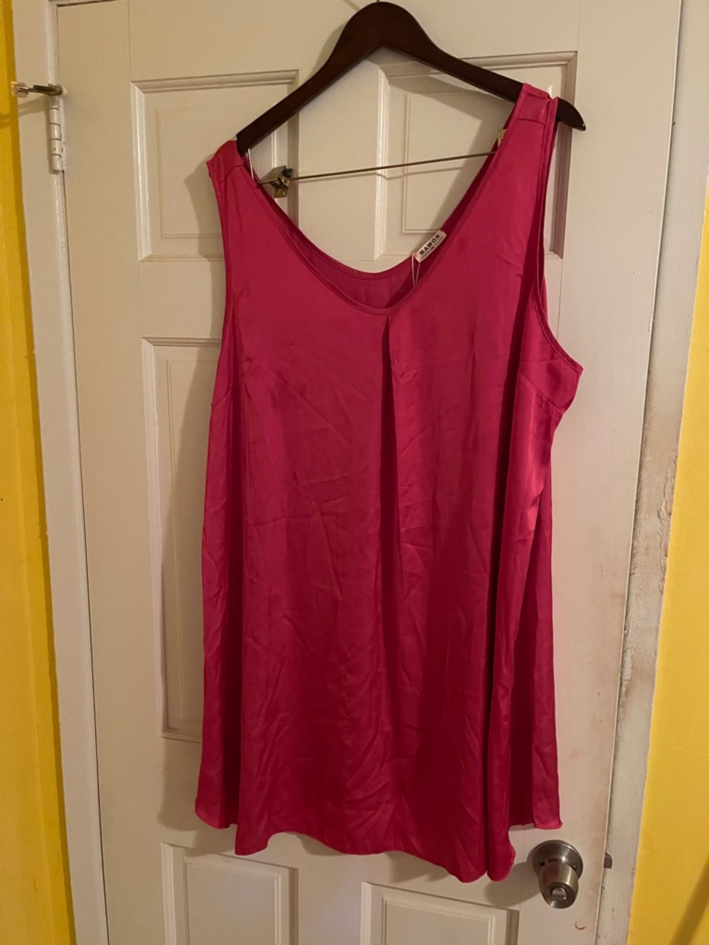 Sleeveless Fuchia night gown